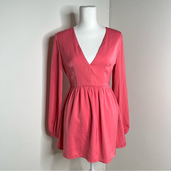 Revolve Superdown Elise Mini Dress in Dust Pink Size M NWT - Picture 5 of 16